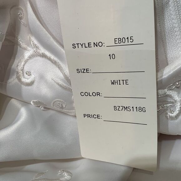 White/Ivory Elegant Wedding Gown Blend of Silk & Satin size 10 - Picture 15 of 16